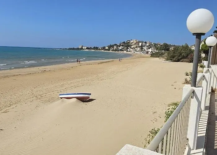 A Due Passi Dal Mare Feriehus Porto Empedocle